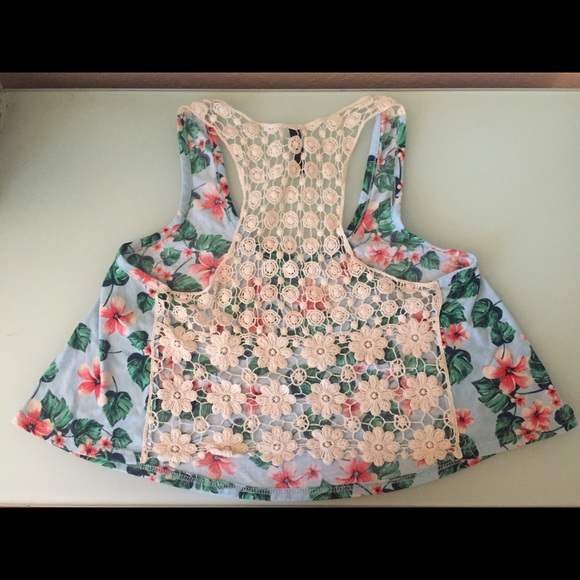 Full Tilt flowered crop top shirt - Picture 3 of 4